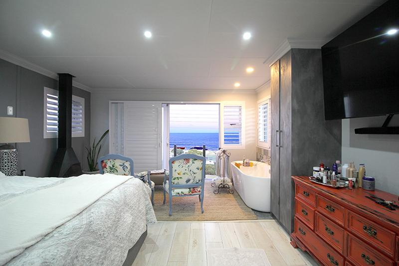 6 Bedroom Property for Sale in Reebok Western Cape